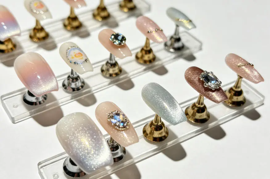 How much do items from a nail art vending machine typically cost